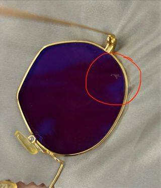 Gafas de sol rosas con montura dorada