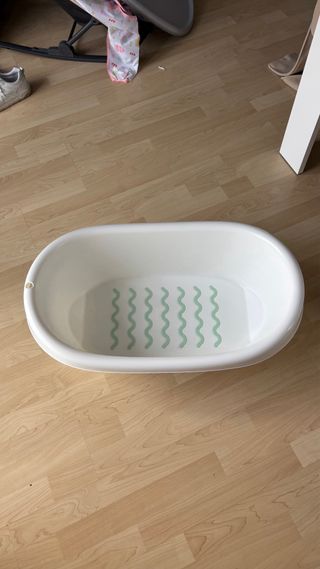 Bañera Ikea con cojín para bebé