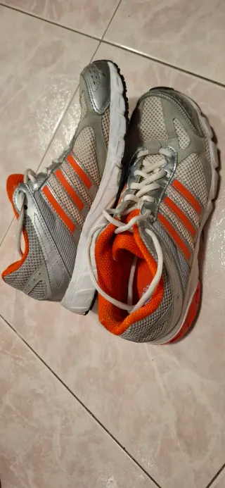 Zapatillas Adidas Gris y Naranja