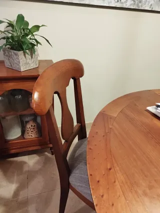 Sillas estilo colonial de madera  Recién tapizadas
