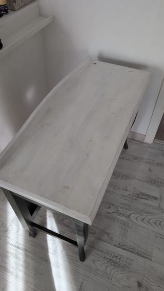 Mesa emadera blanca y verde oliva