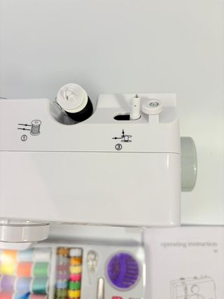 Máquina de coser eléctrica + kit hilos