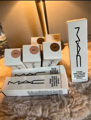 vari prodotti di make-up