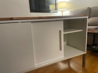 Mueble bajo moderno blanco y madera