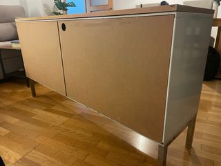 Mueble bajo moderno blanco y madera