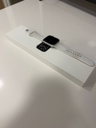 Apple Watch SE Blanco/Gris 44mm Como Nuevo