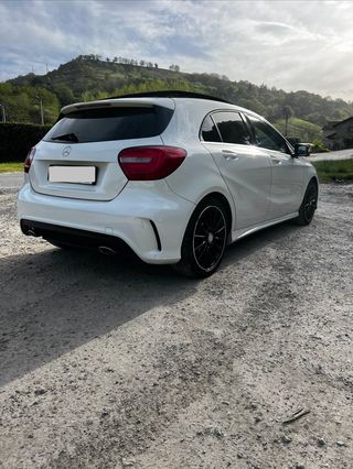 Mercedes-Benz Clase A 200d AMG + Techo
