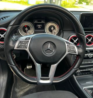 Mercedes-Benz Clase A 200d AMG + Techo