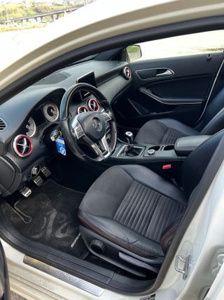 Mercedes-Benz Clase A 200d AMG + Techo