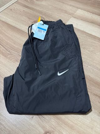 Conjunto deportivo Nike negro