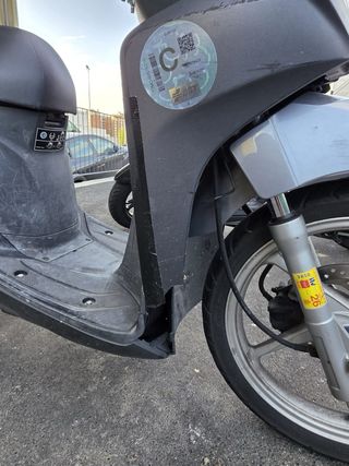 Honda Vision 110 Scooter Negra