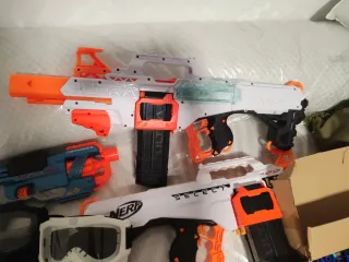 Lote Pistolas Nerf y Accesorios