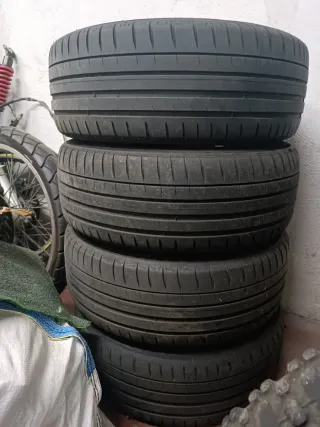 Michelin pilot sport 4, al 80% de vida útil.