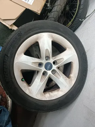 Michelin pilot sport 4, al 80% de vida útil.