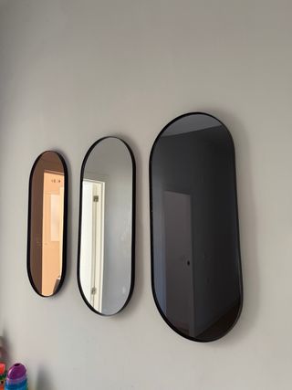 Tre specchi decorativi ovali