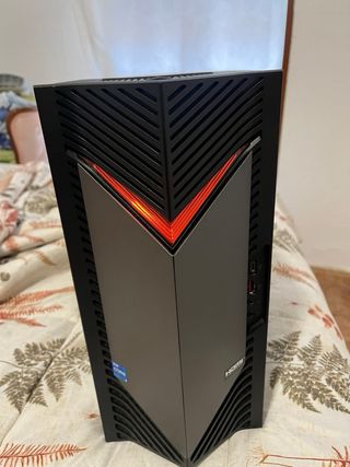 PC Gaming con Monitor AOC, Teclado y Ratón