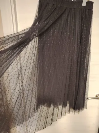 Falda larga de tul con topos