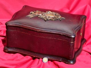 ANTIGUA CAJA DE VIAJE. PIEL Y TERCIOPELO S.XIX-XX