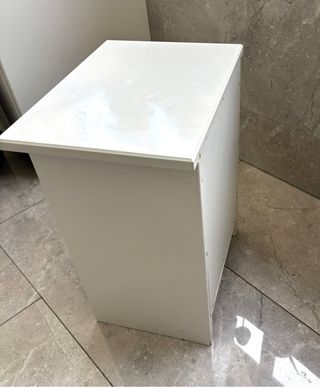 Mesita de noche de madera maciza
