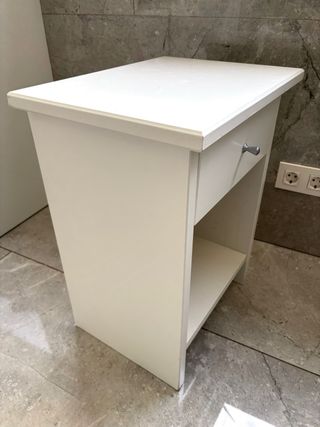 Mesita de noche de madera maciza