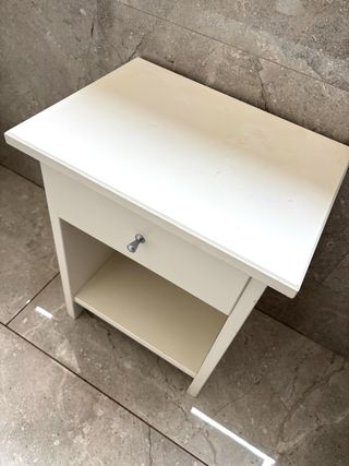 Mesita de noche de madera maciza