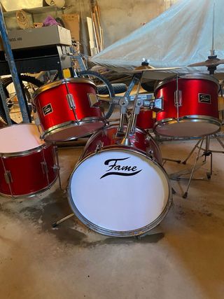 Batería musical roja