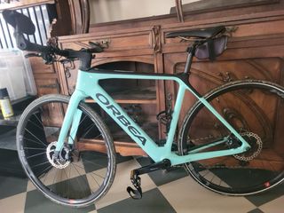 Bici eléctrica Orbea Gain M30 color turquesa