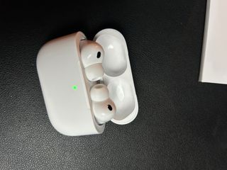 Airpods Pro 3 con caja y accesorios