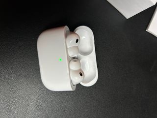 Airpods Pro 3 con caja y accesorios