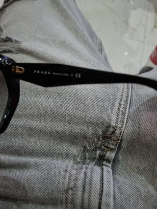 Gafas Prada Negras y otra gueess