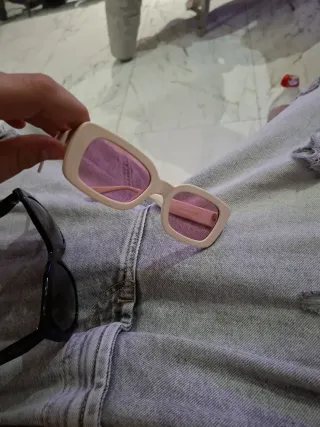 Gafas Prada Negras y otra gueess