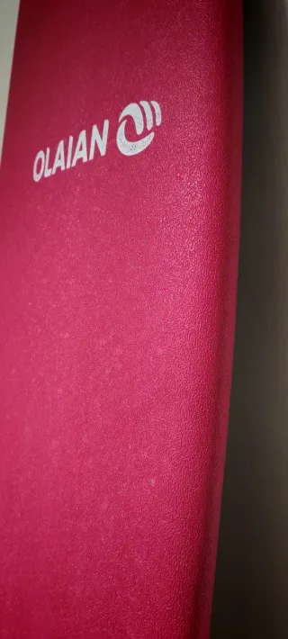 Tabla de surf Olaian 7’0 (55L) + leash. La tabla