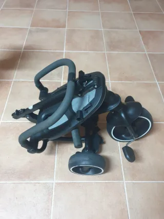Triciclo Kinderkraft Jazz 4 en 1 evolutivo gris