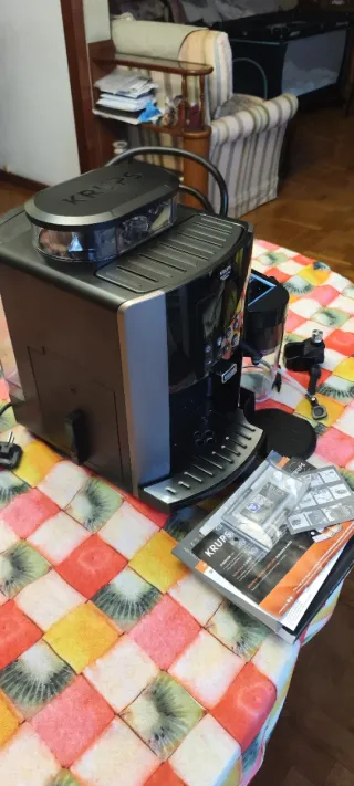 Cafetera Krups EA819EKIT QuatroForce E
