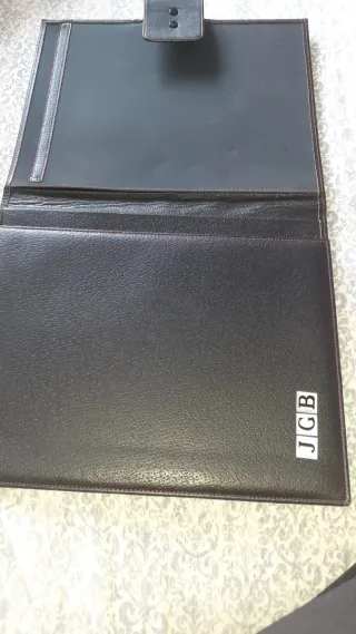 Carpeta publicidad JGB Negra  con Cierre 29x24.ver