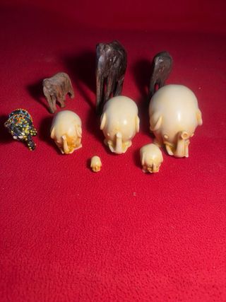 Conjunto di figure di elefanti decorativi vintage