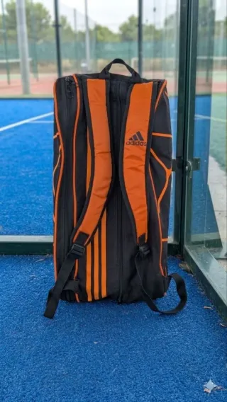 Bolsa de pádel Adidas negra y naranja