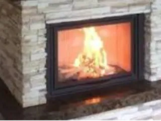 Chimenea de piedra y cristal
