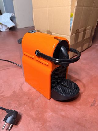 Cafetera Nespresso naranja