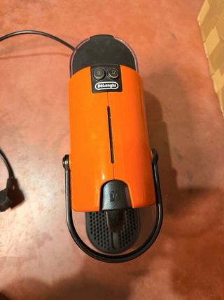 Cafetera Nespresso naranja