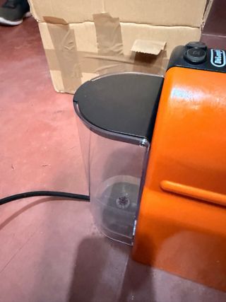 Cafetera Nespresso naranja