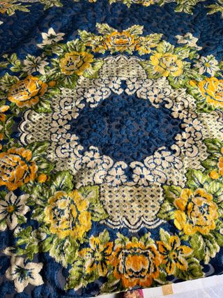 manta o colcha terciopelo azul , diseño floral bor