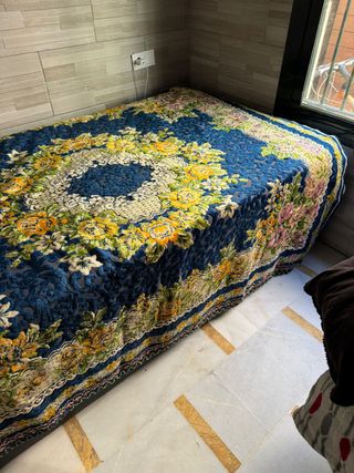 manta o colcha terciopelo azul , diseño floral bor
