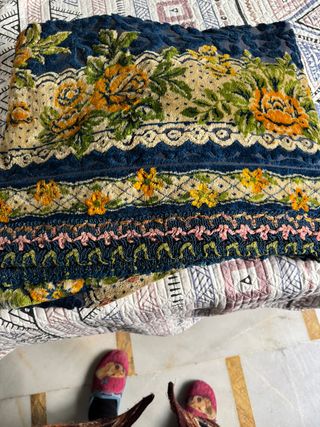 manta o colcha terciopelo azul , diseño floral bor