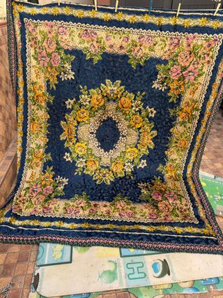 manta o colcha terciopelo azul , diseño floral bor