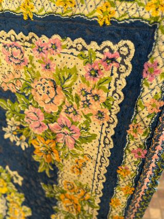 manta o colcha terciopelo azul , diseño floral bor