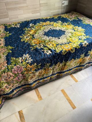 manta o colcha terciopelo azul , diseño floral bor