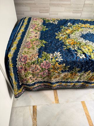 manta o colcha terciopelo azul , diseño floral bor