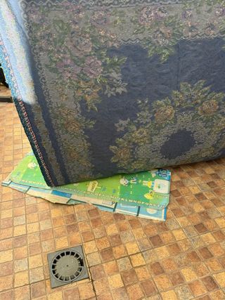 manta o colcha terciopelo azul , diseño floral bor