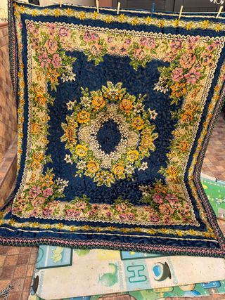 manta o colcha terciopelo azul , diseño floral bor